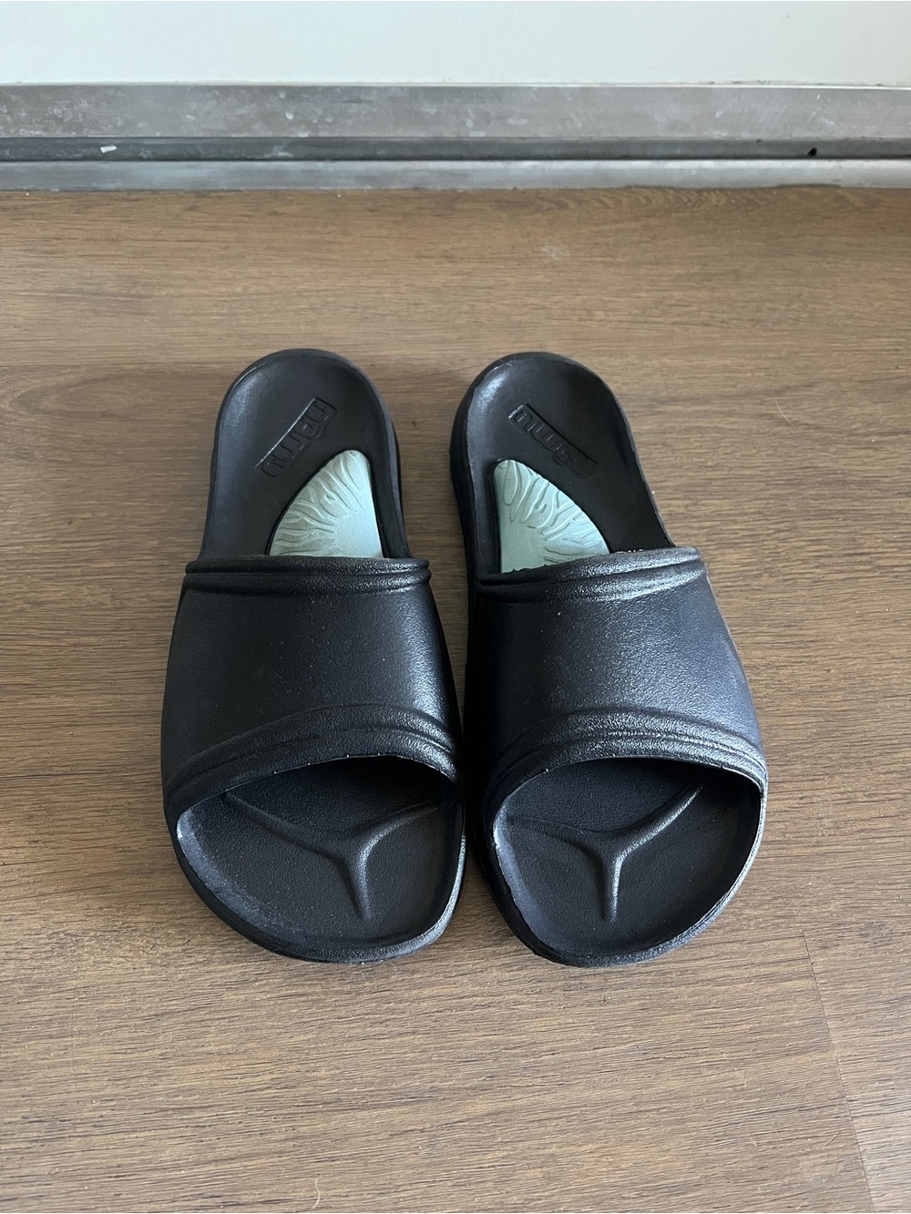 Black Namu Slide Sandals for Women or Men - Comfortable Cushion Footbed
